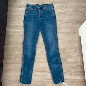 Madewell 10” highrise skinny rawhem button-up jean